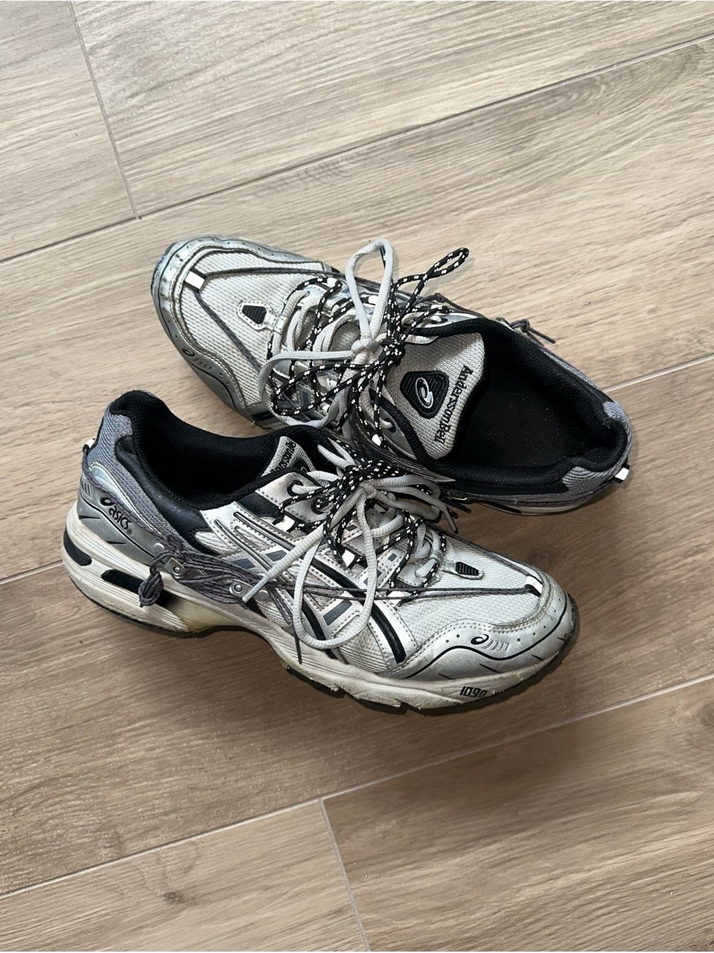 ASICS Men's Glacier Silver Gel 1090 Size 10.5